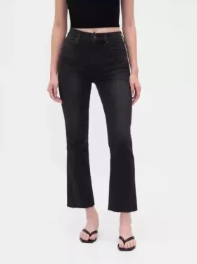 Jeans a vita alta con gamba svasata