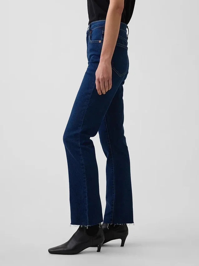 Jeans a vita alta con gamba svasata
