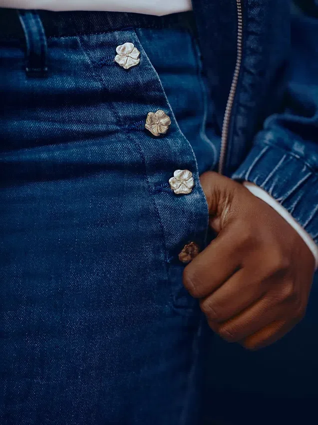 Jeans a vita alta con pinces e gamba larga GAP × Hfr di Atelier Ndigo