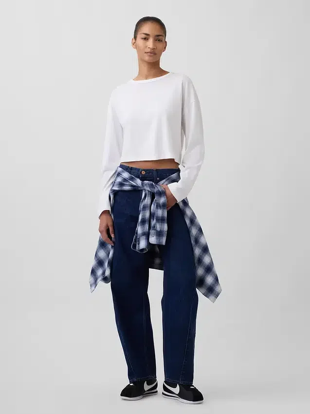 Jeans a vita alta dal taglio a botte