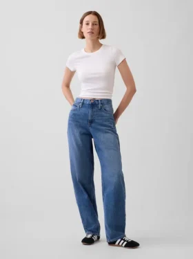 Jeans a vita alta dal taglio a botte