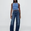 Jeans a vita alta dal taglio a botte