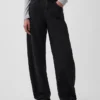 Jeans a vita alta dal taglio a botte