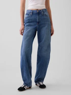 Jeans a vita alta dal taglio a botte