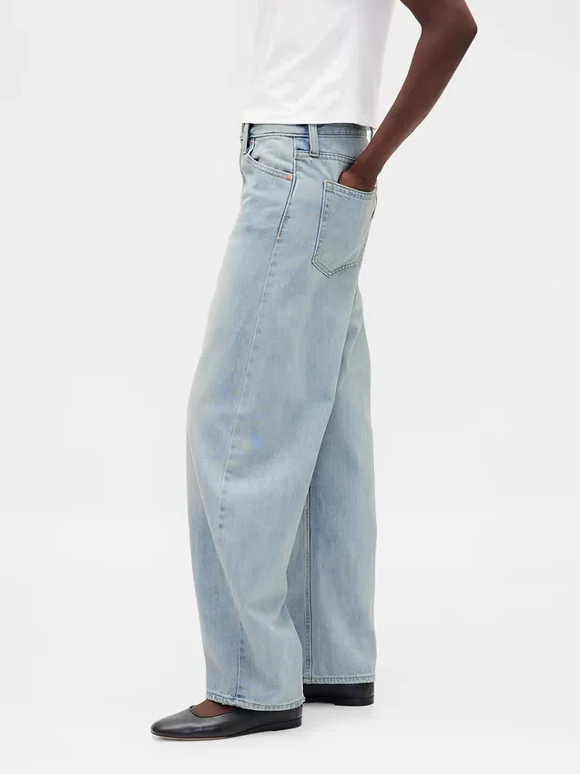 Jeans a vita alta dal taglio a botte