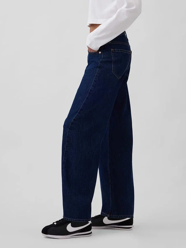 Jeans a vita alta dal taglio a botte