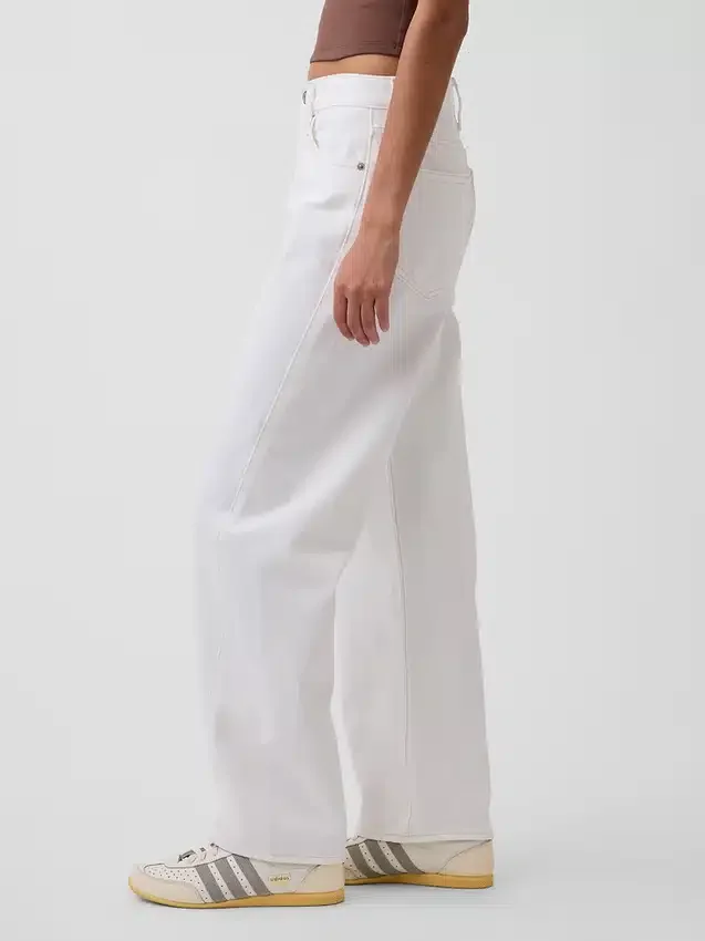 Jeans a vita alta dal taglio a botte