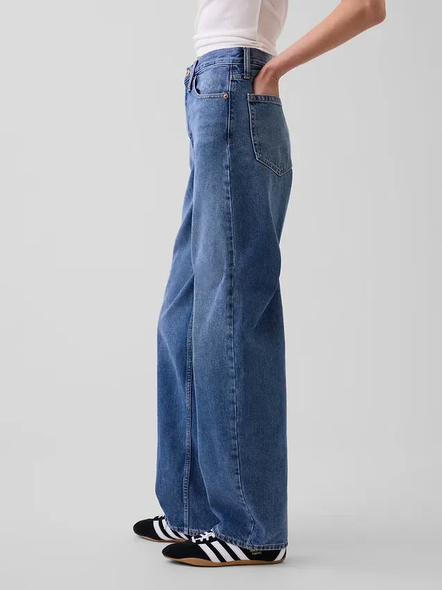 Jeans a vita alta dal taglio a botte