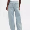 Jeans a vita alta dal taglio a botte