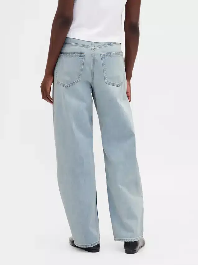 Jeans a vita alta dal taglio a botte