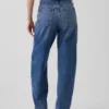 Jeans a vita alta dal taglio a botte