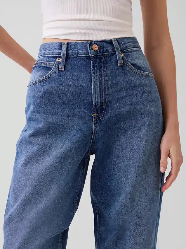 Jeans a vita alta dal taglio a botte