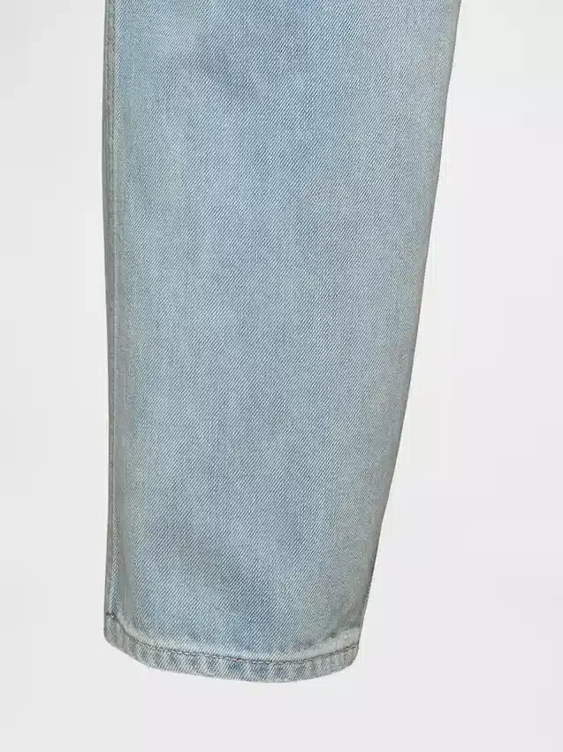 Jeans a vita alta dal taglio a botte