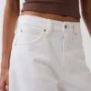 Jeans a vita alta dal taglio a botte