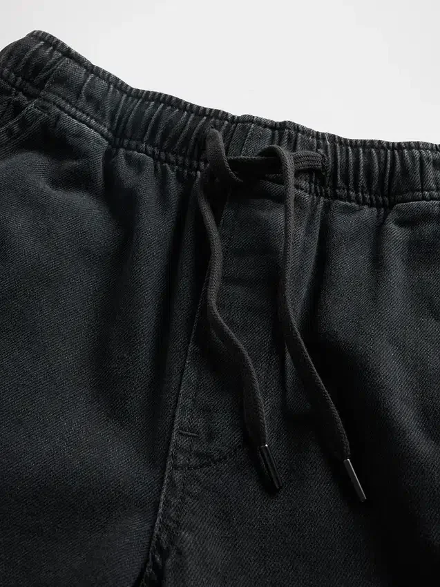 Jeans a vita alta dal taglio a botte