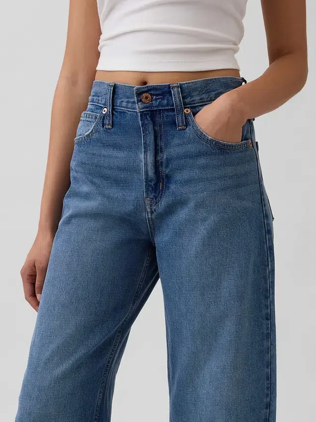Jeans a vita alta dal taglio a botte