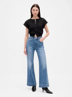 Jeans a vita alta dal taglio ampio e svasato