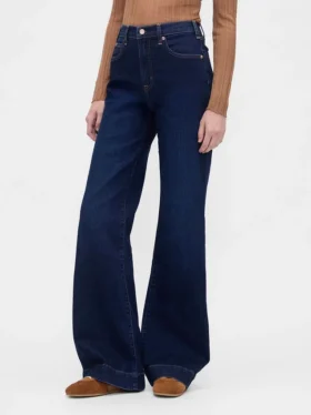 Jeans a vita alta dal taglio ampio e svasato