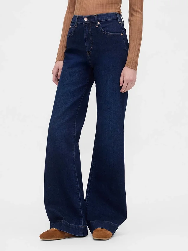 Jeans a vita alta dal taglio ampio e svasato