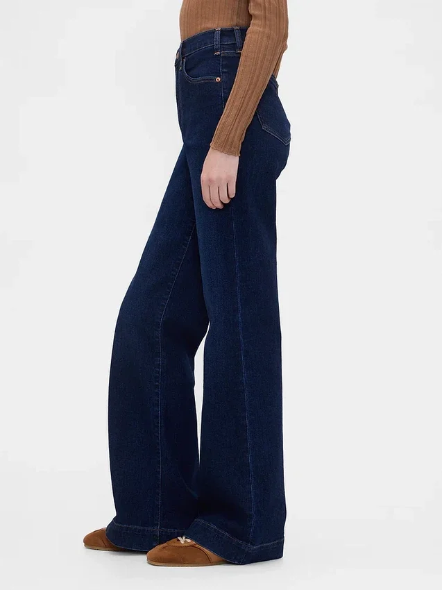 Jeans a vita alta dal taglio ampio e svasato