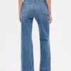 Jeans a vita alta dal taglio ampio e svasato