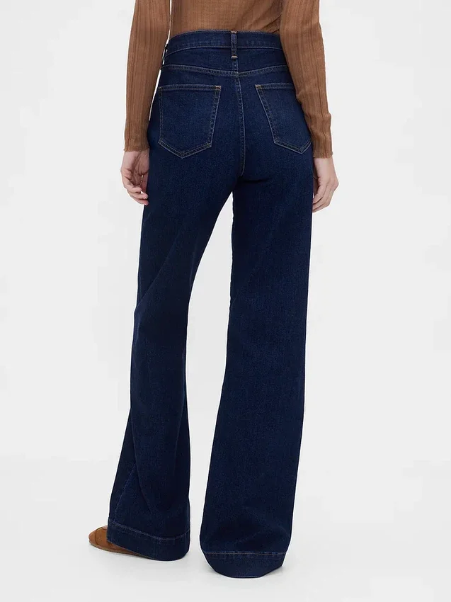 Jeans a vita alta dal taglio ampio e svasato