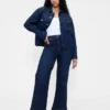Jeans a vita alta dal taglio ampio e svasato