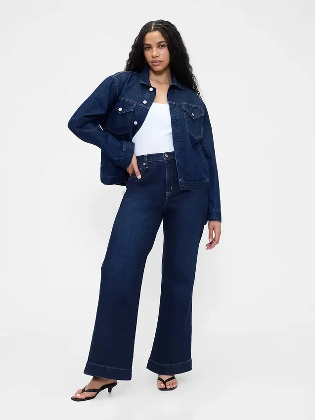 Jeans a vita alta dal taglio ampio e svasato