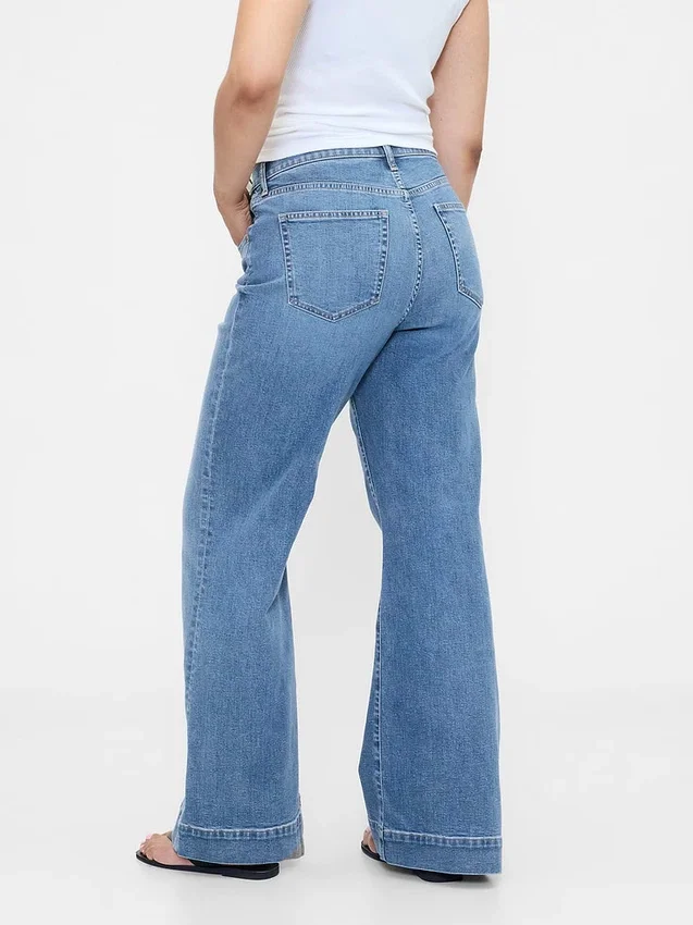 Jeans a vita alta dal taglio ampio e svasato