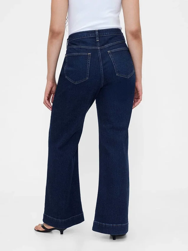 Jeans a vita alta dal taglio ampio e svasato