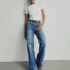 Jeans a vita alta dal taglio ampio e svasato