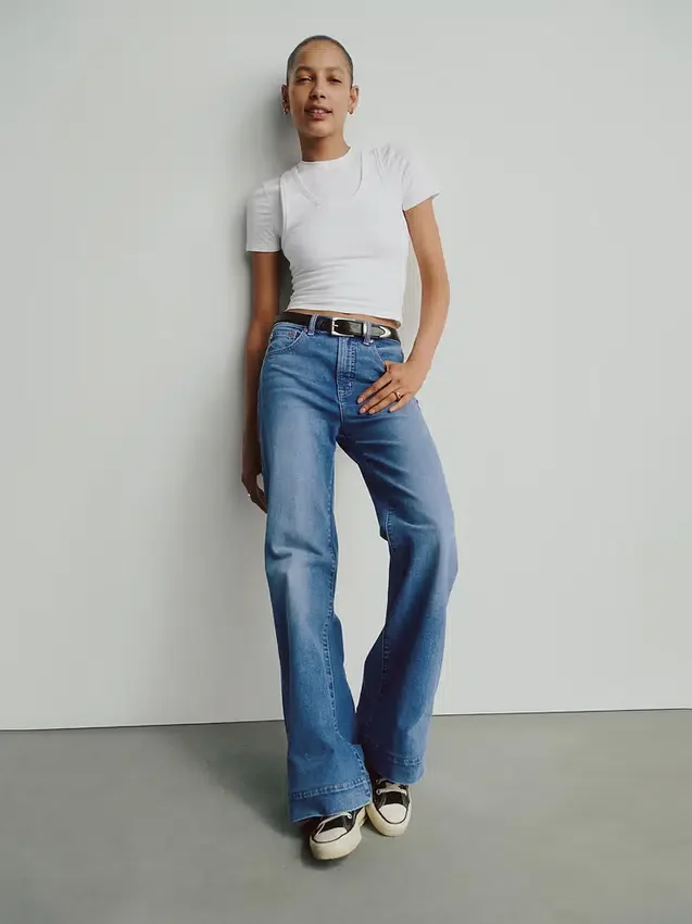 Jeans a vita alta dal taglio ampio e svasato