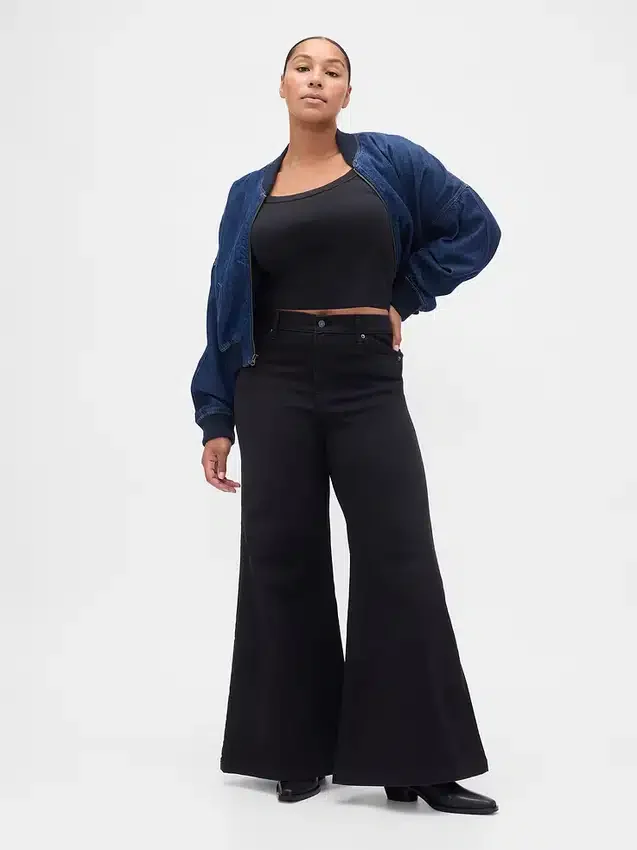 Jeans a vita alta e a zampa larga
