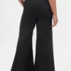 Jeans a vita alta e a zampa larga