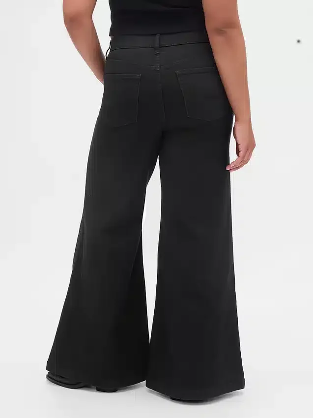 Jeans a vita alta e a zampa larga