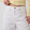 Jeans a vita alta e gamba larga
