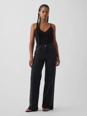 Jeans a vita alta e gamba larga per taglie curvy