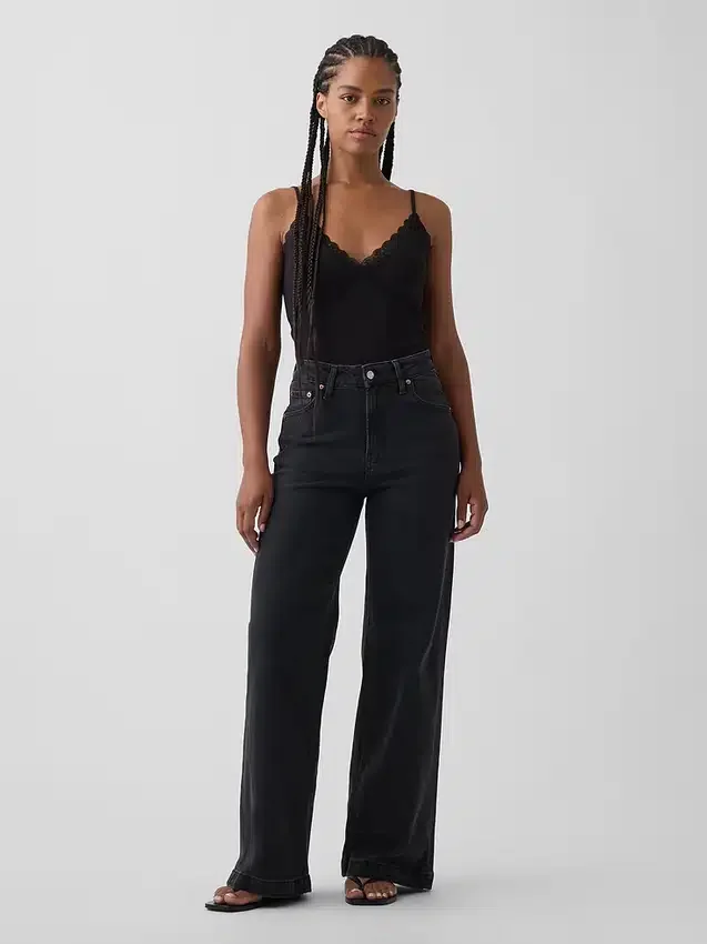 Jeans a vita alta e gamba larga per taglie curvy