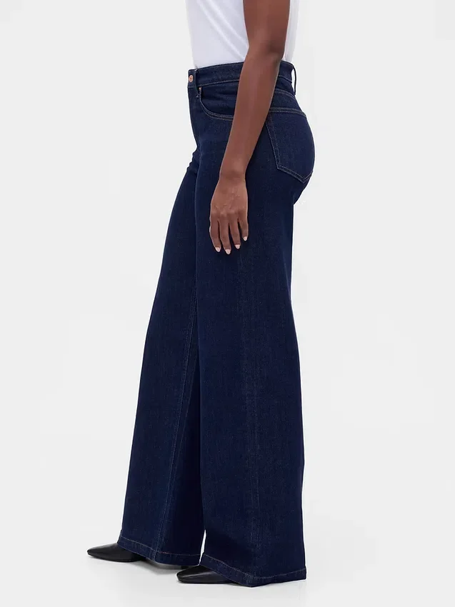 Jeans a vita alta e gamba larga per taglie curvy