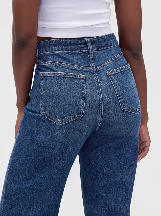 Jeans a vita alta e gamba larga per taglie curvy