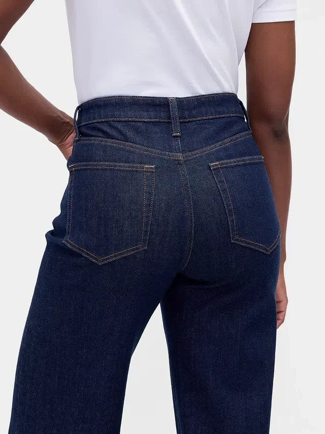 Jeans a vita alta e gamba larga per taglie curvy