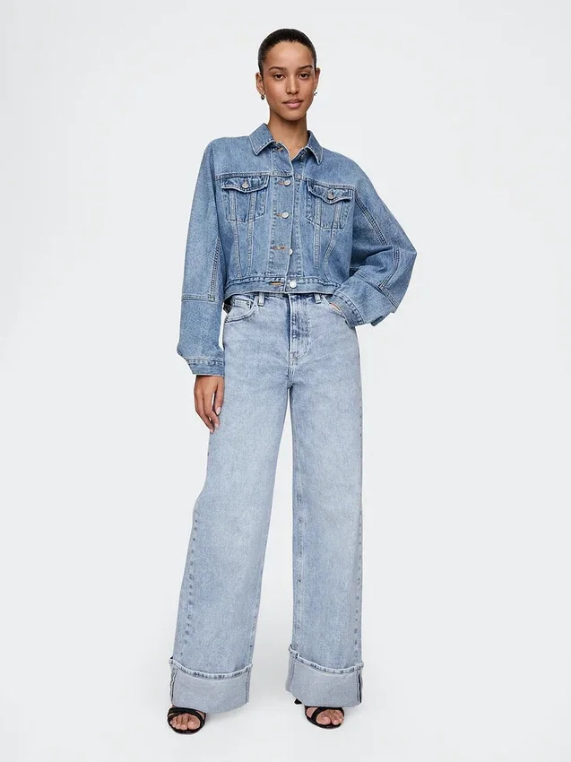 Jeans a vita alta, gamba larga con risvolto