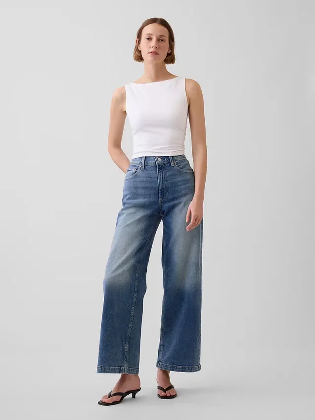 Jeans a vita alta, gamba larga e lunghezza alla caviglia