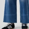 Jeans a vita alta, gamba larga e lunghezza alla caviglia