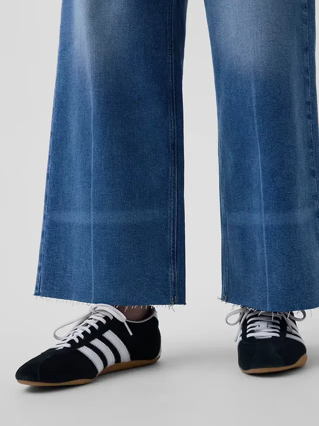 Jeans a vita alta, gamba larga e lunghezza alla caviglia