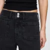 Jeans a vita alta, gamba larga e lunghezza alla caviglia