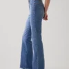 Jeans a vita alta svasati in stile anni '70
