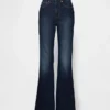 Jeans a vita alta svasati in stile anni '70