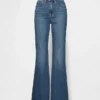 Jeans a vita alta svasati in stile anni '70