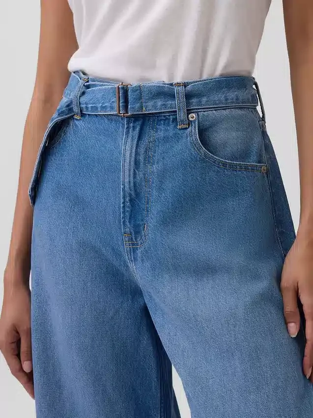 Jeans a vita alta ultrasoft con cintura e taglio a ferro di cavallo
